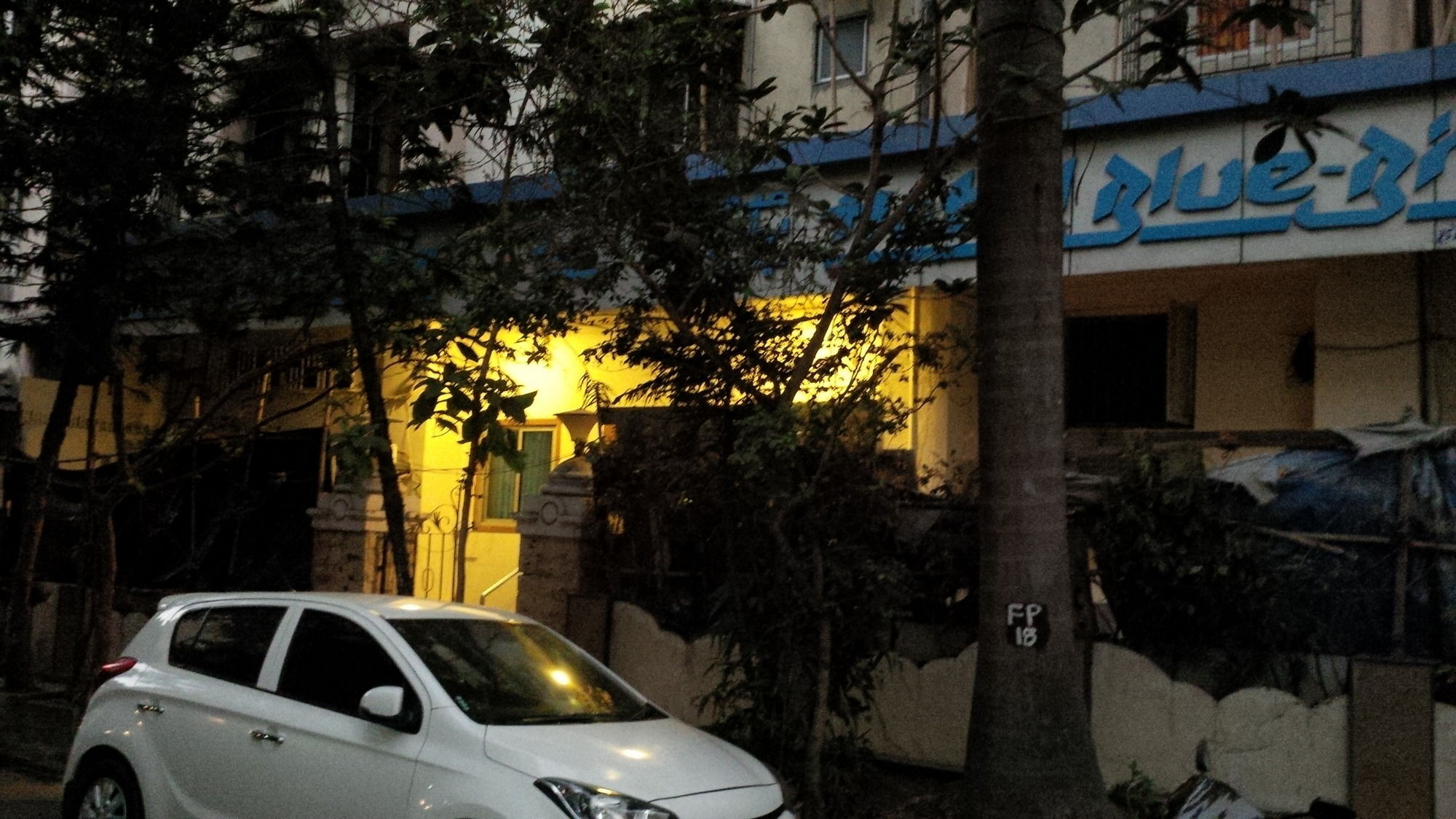 ホテル ブルー バード コラバ Mandve エクステリア 写真